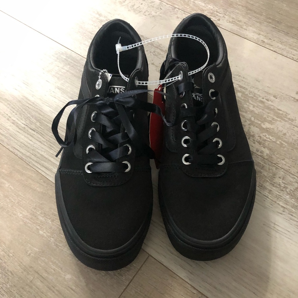 NWT Womens Sz 7 Black Satin Vans